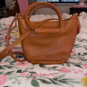 Elegant Tan Leather Handbag